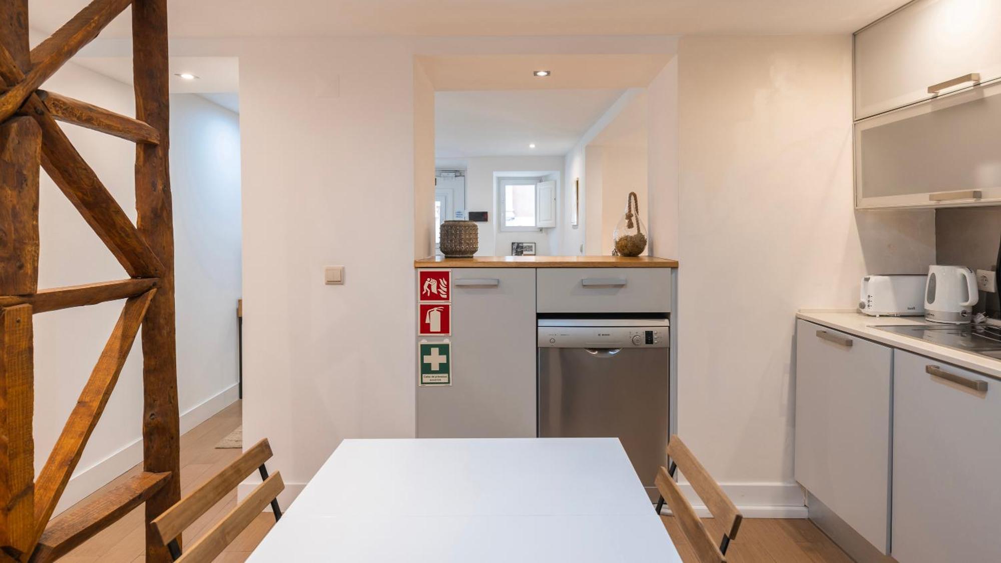 Appartement 1bdr With Terrace In Alfama Centre By Lovelystay Lisboa
